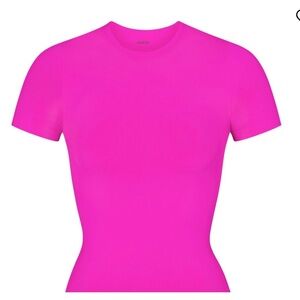 Skims NWT Sold out Fushchia from the “smoothing seamless” collection. Size L